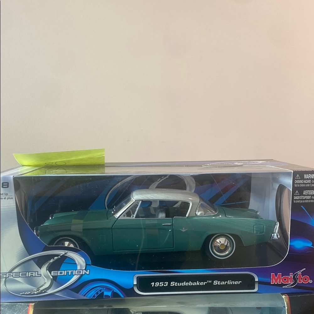Maisto 1953 Studebaker Starliner Die-Cast Model - Green